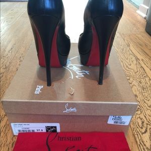 Christian Louboutin - size 7.5